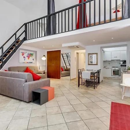 Spacious Loft In The Heart Of *