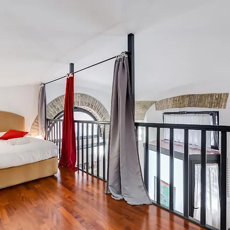 アパート Spacious Loft In The Heart Of