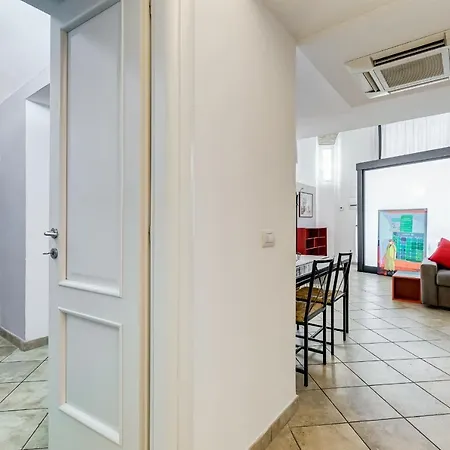 Spacious Loft In The Heart Of